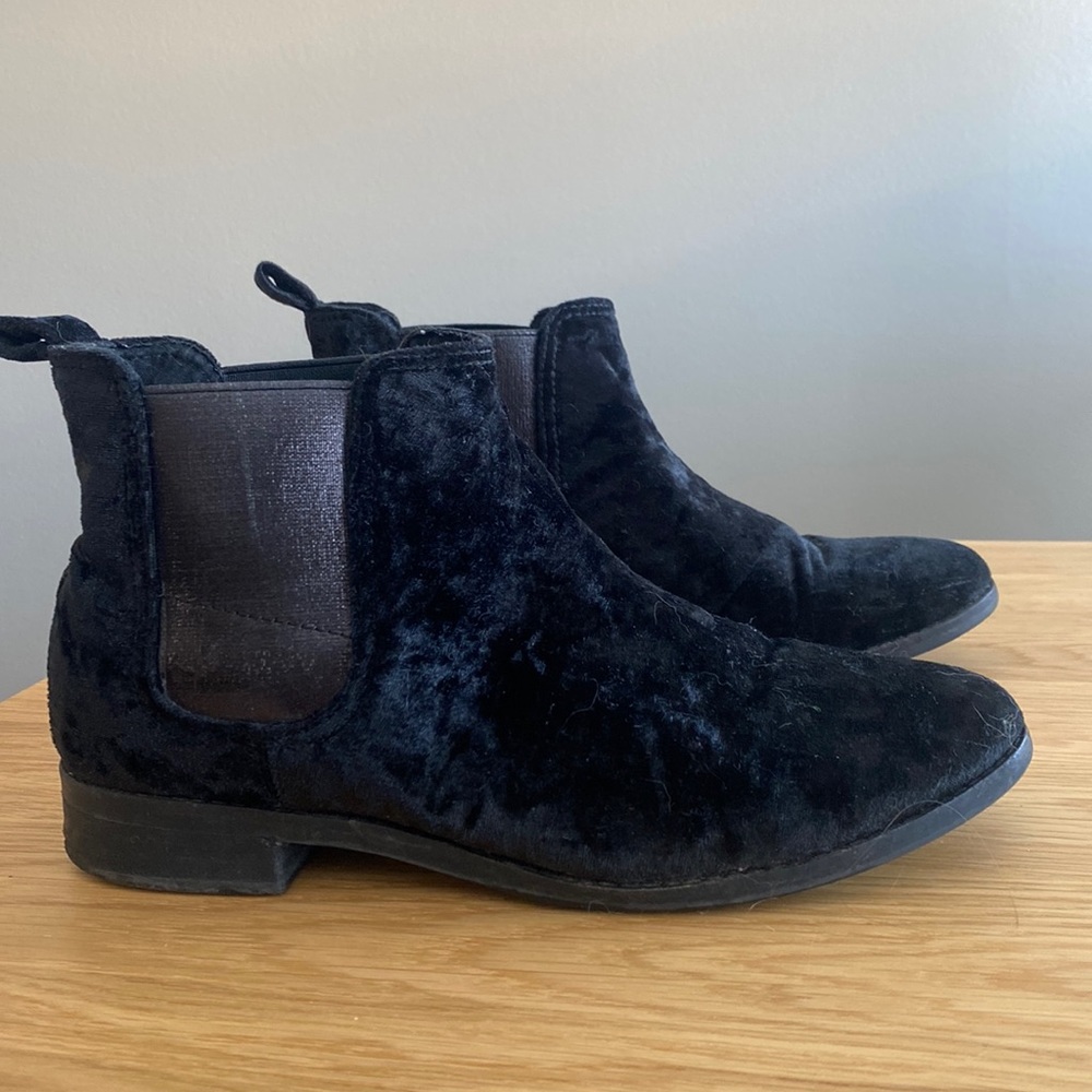 Toms Ella Black Crushed Velvet Chelsa Ankle Boot 7